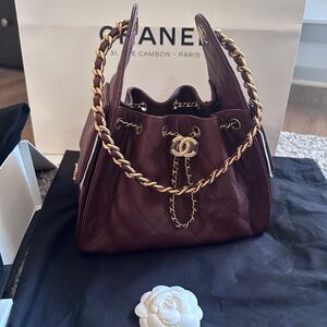 BNWT CHANEL
Caviar Quilted Small Chanel 25 Handbag Burgundy